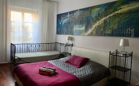 Beautiful And Charming Apartment In The Heart Of The Old Town